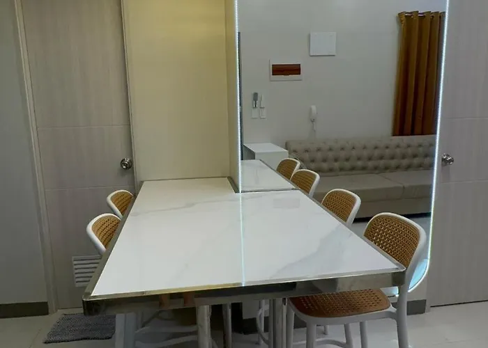 Apartment 3br, 5 Beds, With Pool, Wifi, Netflix, Parking *