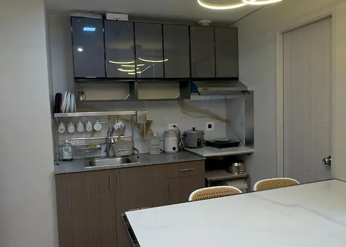 Apartment 3br, 5 Beds, With Pool, Wifi, Netflix, Parking Manila