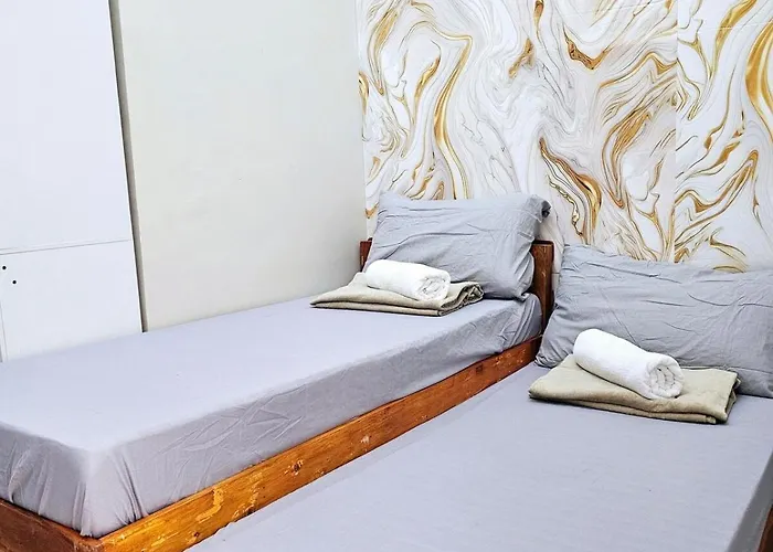 Apartment 3br, 5 Beds, With Pool, Wifi, Netflix, Parking