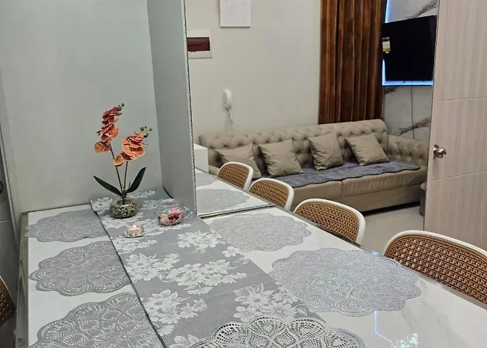 3br, 5 Beds, With Pool, Wifi, Netflix, Parking Apartment