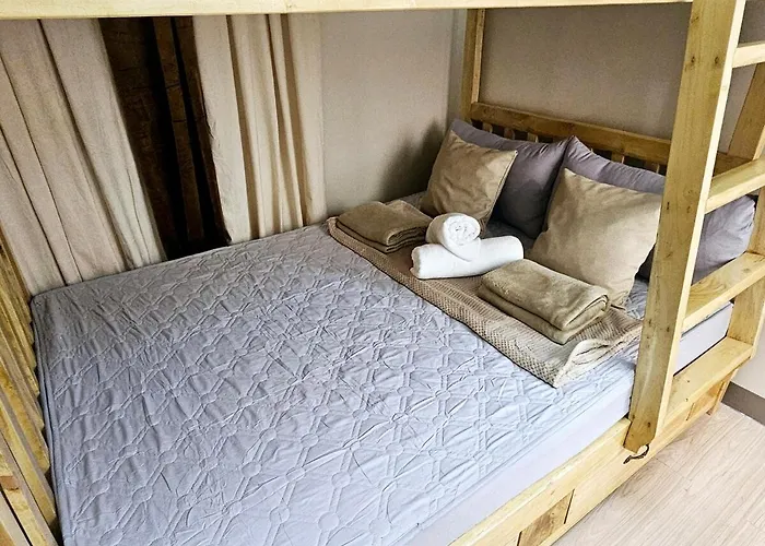 Apartment 3br, 5 Beds, With Pool, Wifi, Netflix, Parking Manila
