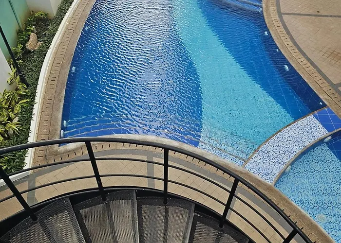 Apartment 3br, 5 Beds, With Pool, Wifi, Netflix, Parking Manila