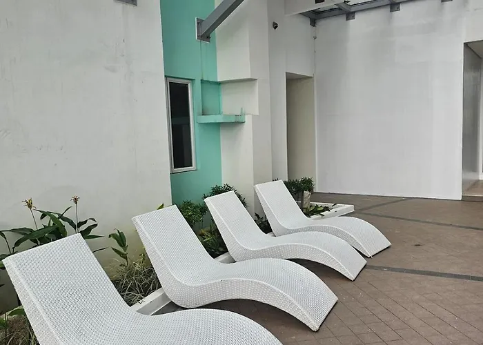 3br, 5 Beds, With Pool, Wifi, Netflix, Parking Manila
